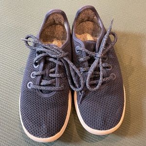 Allbirds blue tree runners. Size 6